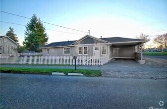 Building Photo - Remodeled