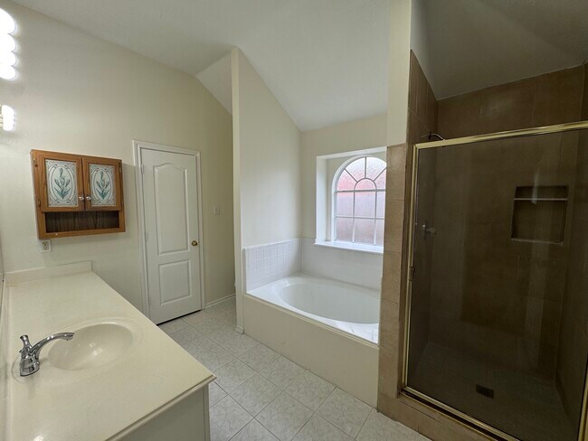 Building Photo - 21111 Woodland Green Dr