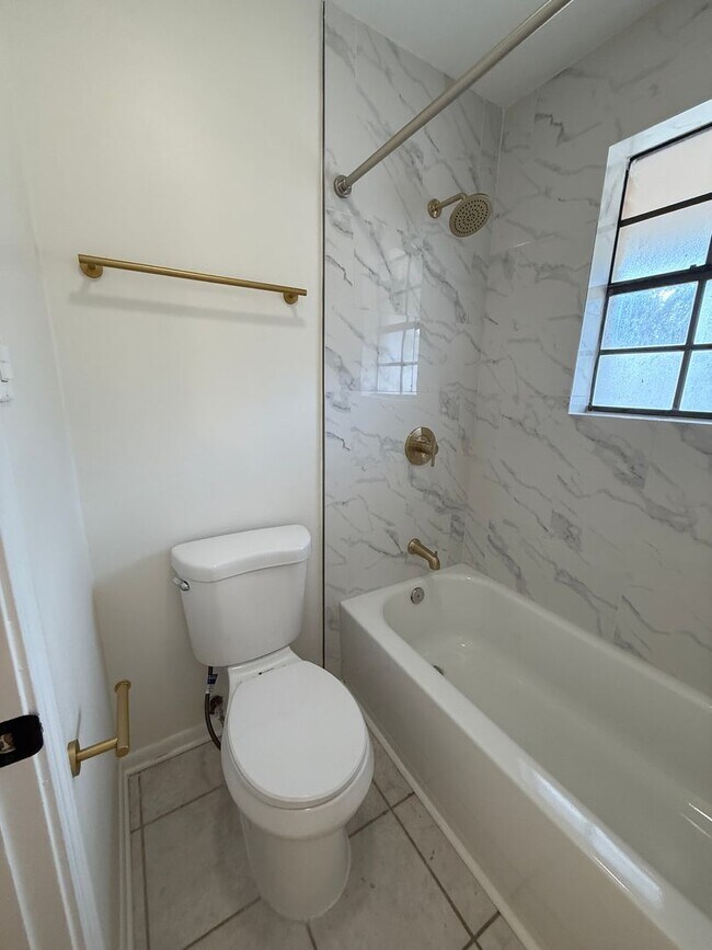 Building Photo - Must see this Beautiful Remolded 4 Bedroom 2.5 Bath Home in Walker