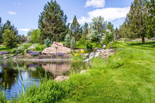 Building Photo - 951 Golden Pheasant Dr