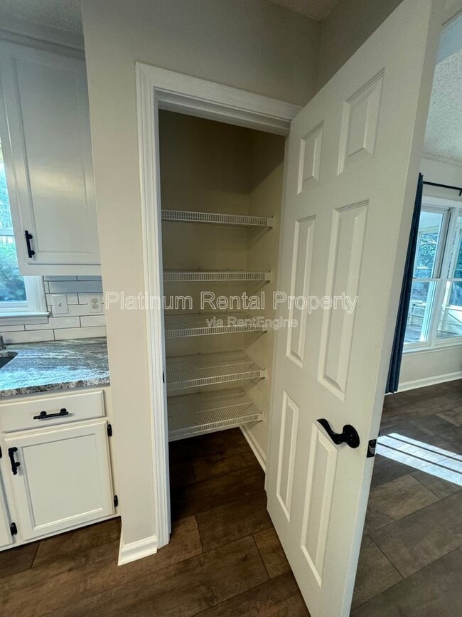 Building Photo - 335 Charlyne Way