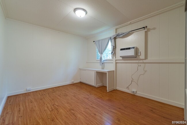 Building Photo - Rarely Available 3BA/2BA/2 Pkg SF in Aiea ...