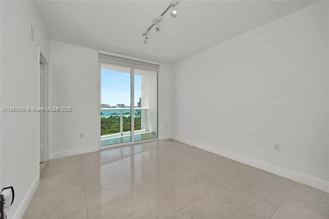 Building Photo - 19400 Turnberry Way