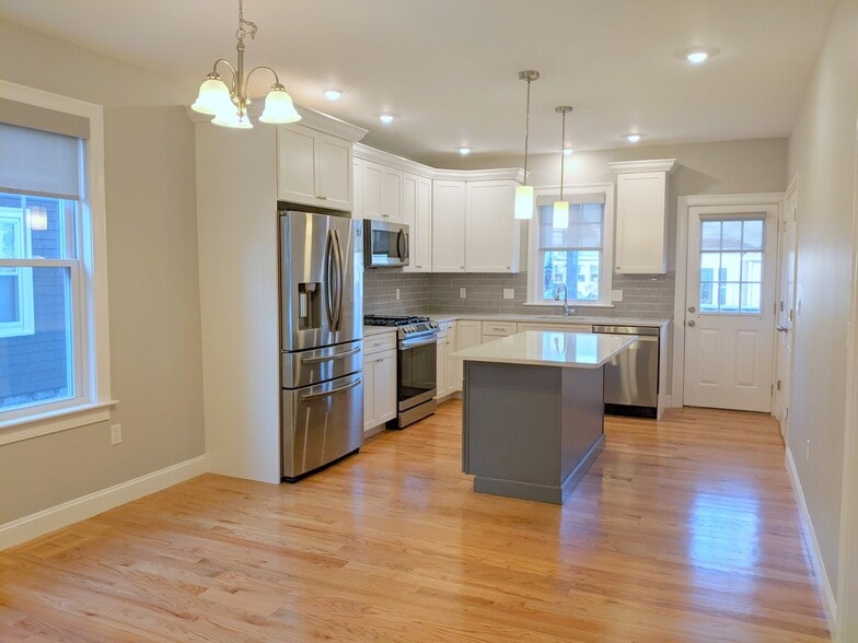 Building Photo - 16 Bowen Ave