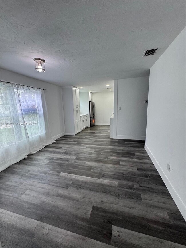 Building Photo - 5611 SW 38th St