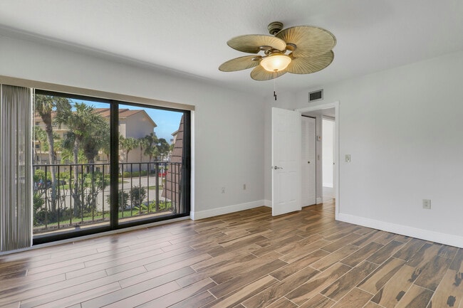 Building Photo - 2324 23rd Ct