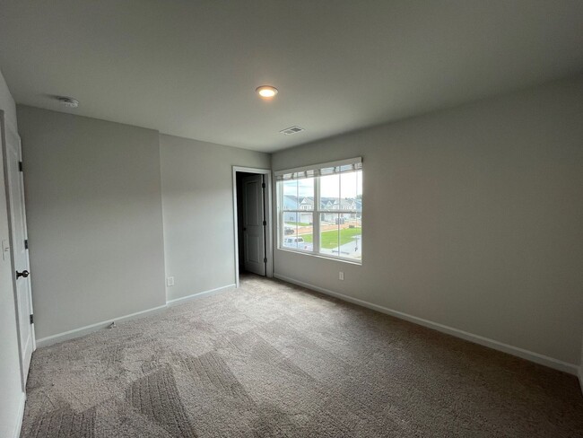 Building Photo - Beautiful New Construction Townhome in Daw...