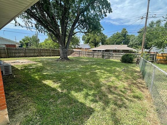 Building Photo - 1117 W Woodlane Dr