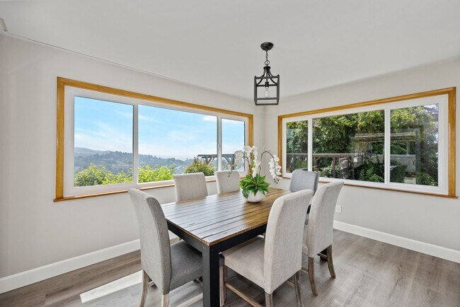 Building Photo - Reposado