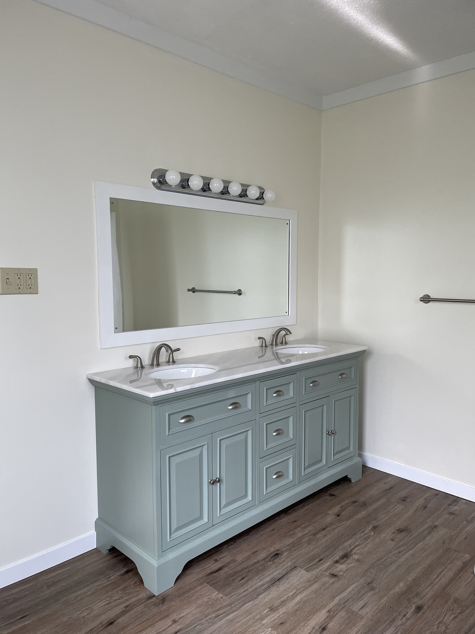 Building Photo - 26 Hoffman Ave