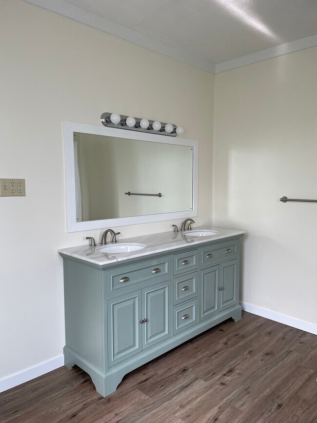 Building Photo - 26 Hoffman Ave