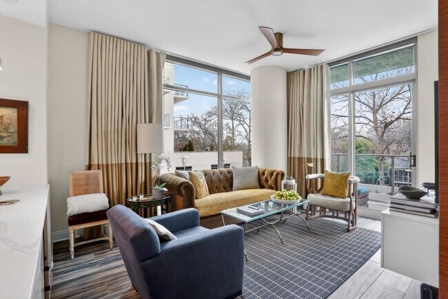 Building Photo - 905 Juniper St NE