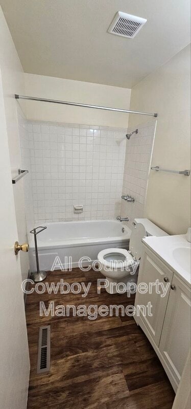 Building Photo - 126 S Cribbon Ave