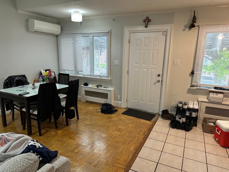 Dinning Room (opening concept) - 2370 Brigham St