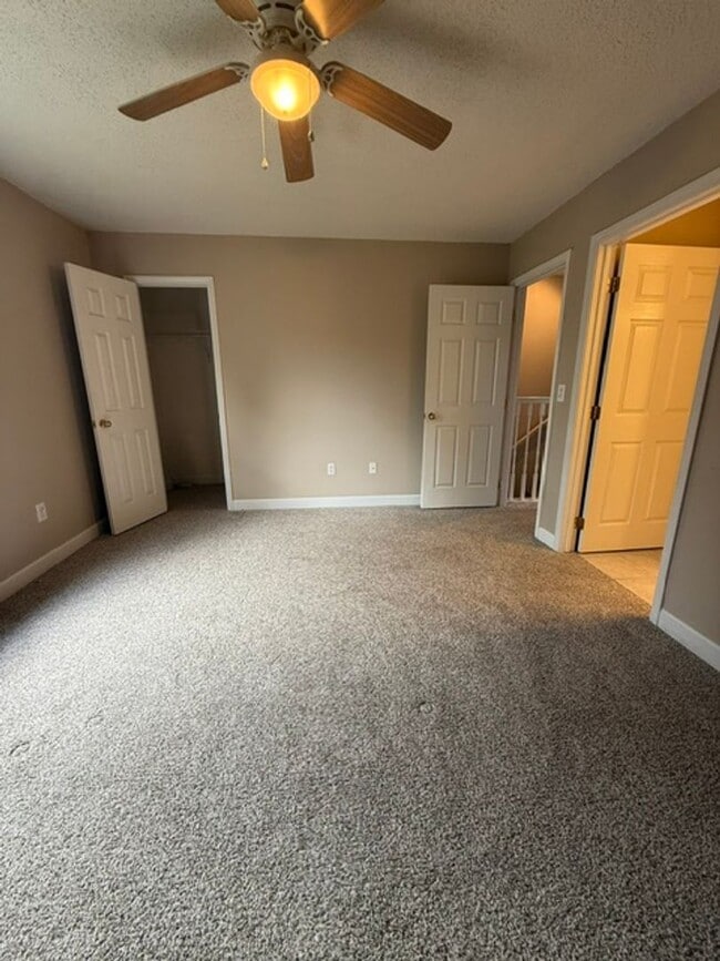 Building Photo - Worry free living, brick condo in Jonesborough!