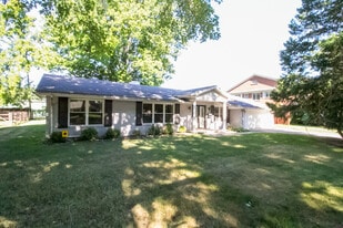 Building Photo - 2545 Amara Dr