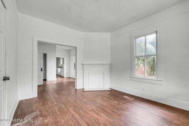 Building Photo - 2106 Moncrief Rd