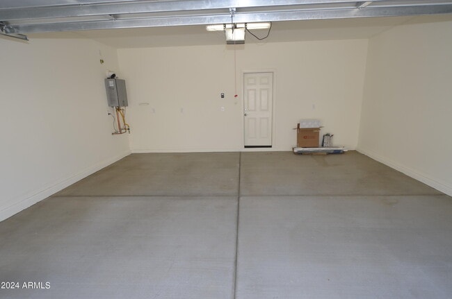 Building Photo - 1306 W Sparrow Dr