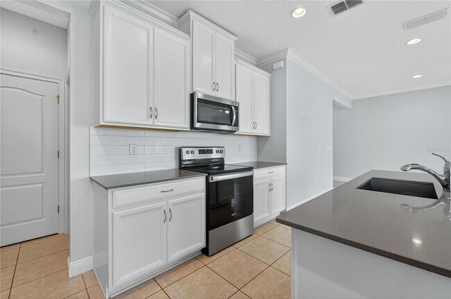 Building Photo - 6687 Alder Rd