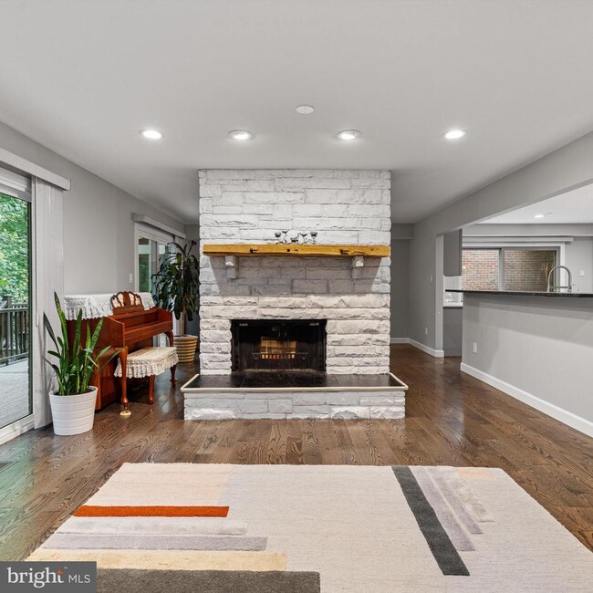 Building Photo - 3704 Oak Hill Way