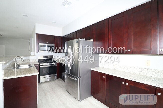 Building Photo - 3 Bed, 2.5 bath Condo w/ Central HVAC, Lau...