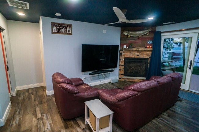 Building Photo - FULLY FURNISHED LAKE HOME
