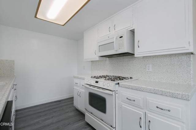 Building Photo - 1244 W 9th St