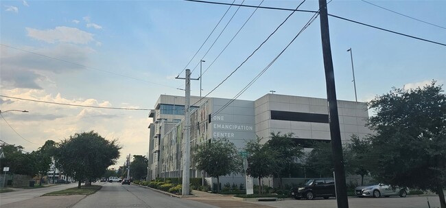 Building Photo - 3610 Dennis St