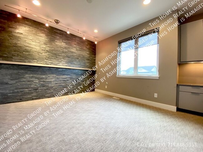 Building Photo - 1279 Foothills Farm Way