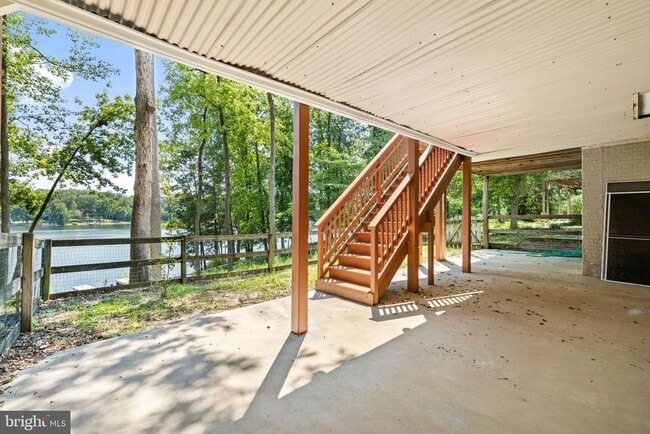 Building Photo - 686 Lake Caroline Dr
