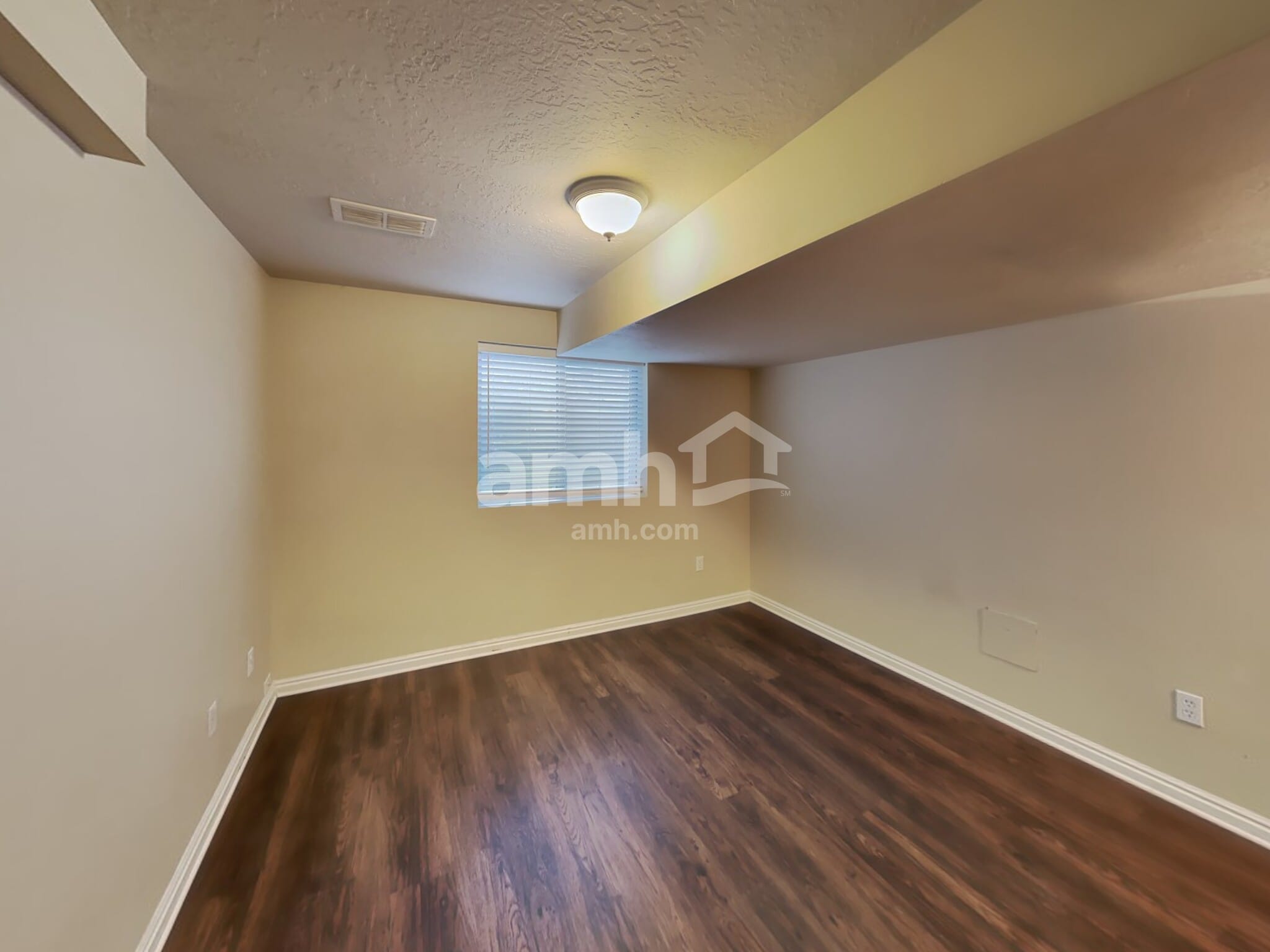 Building Photo - 568 S 925 E