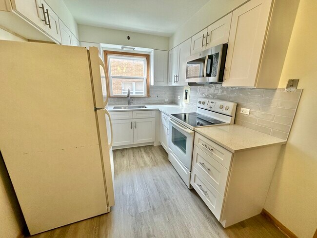 Primary Photo - 7845 W Lawrence Ave