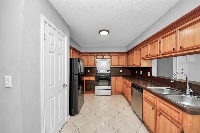 Building Photo - 2622 Heather Knoll Dr