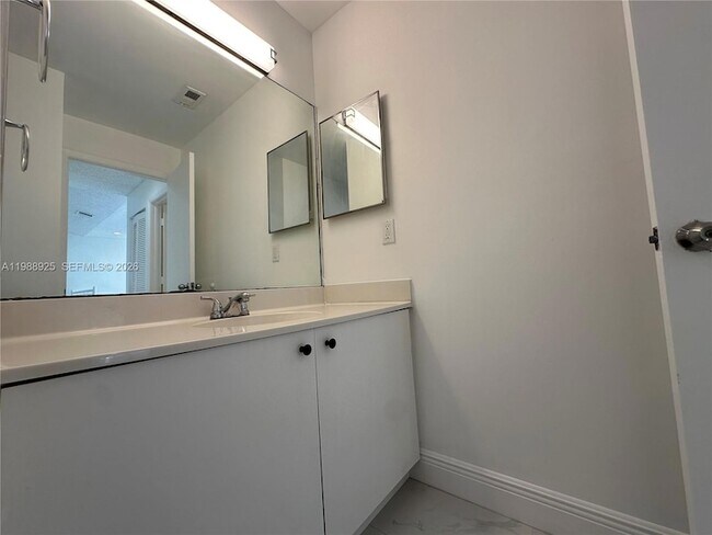 Building Photo - 9702 SW 138th Ave