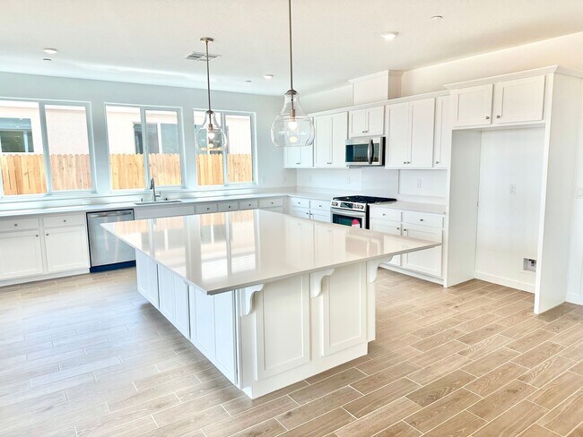 Building Photo - BRAND NEW 5/3 Lennar In Riverstone Community