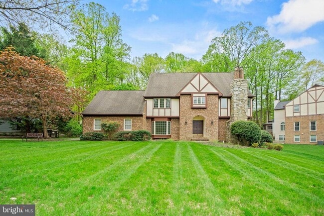 Building Photo - 10317 HICKORY Dr