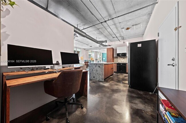 Building Photo - 444 NE 30th St