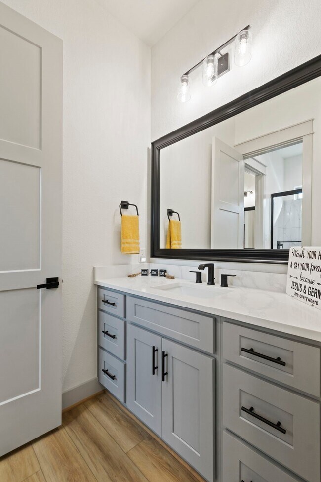 Building Photo - 21359 Monarch Dr