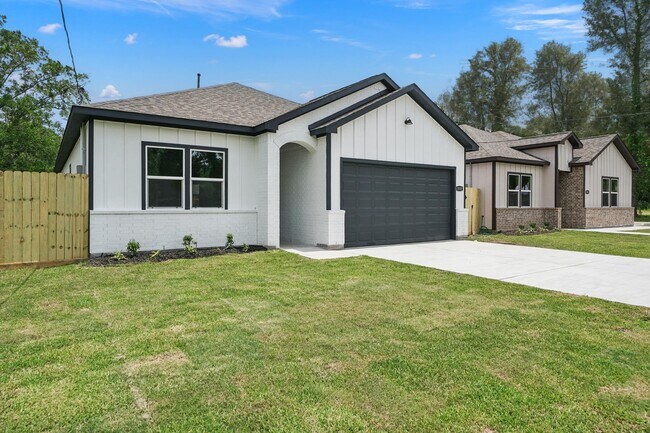 Building Photo - 3502 McBride St