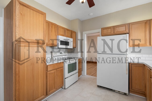 Building Photo - 410 S Estelle St