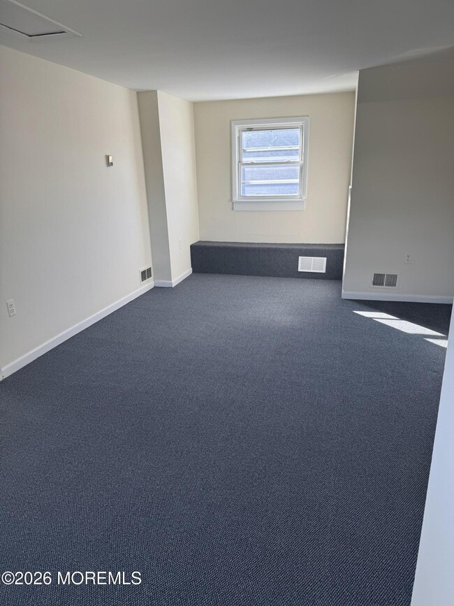 Building Photo - 14 Jahn St