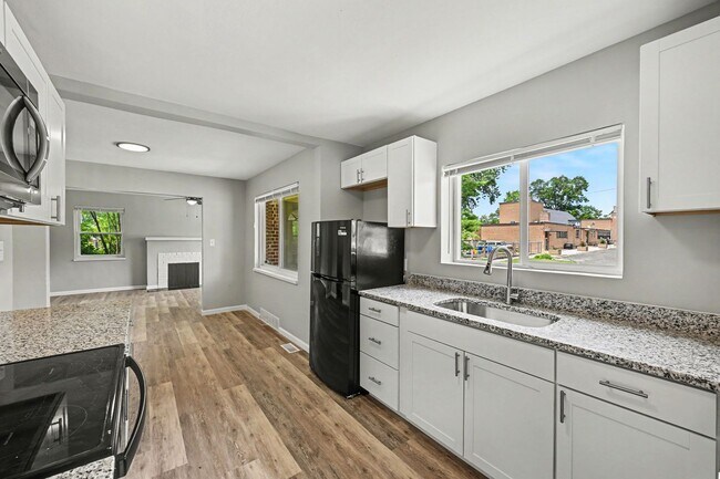 Building Photo - Renovated 3 Bed 2 Bath Home