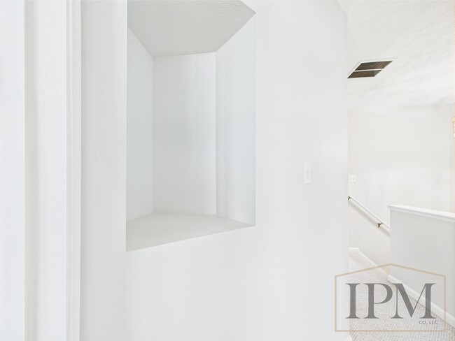 Building Photo - Available Now!- 3 Bedroom Home in Eastern ...