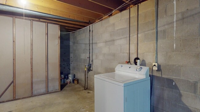 Building Photo - Quiet Area - Great Place to Call "Home"