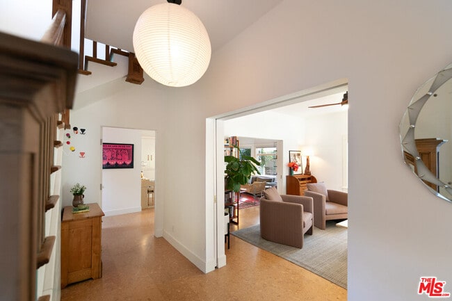 Building Photo - 5676 Hub St