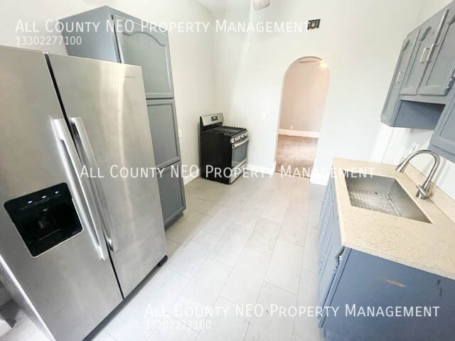 Building Photo - 1854 W 45th St