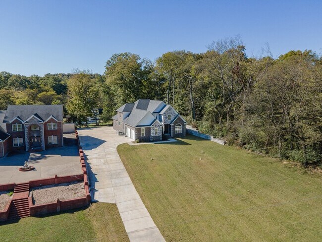 Building Photo - 601 Joyce Ave