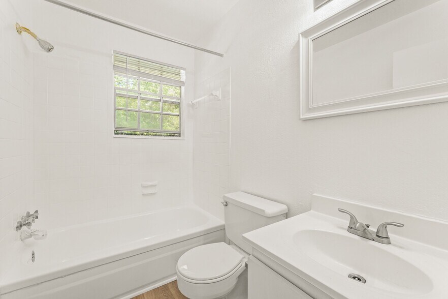 Building Photo - 1400 Church St