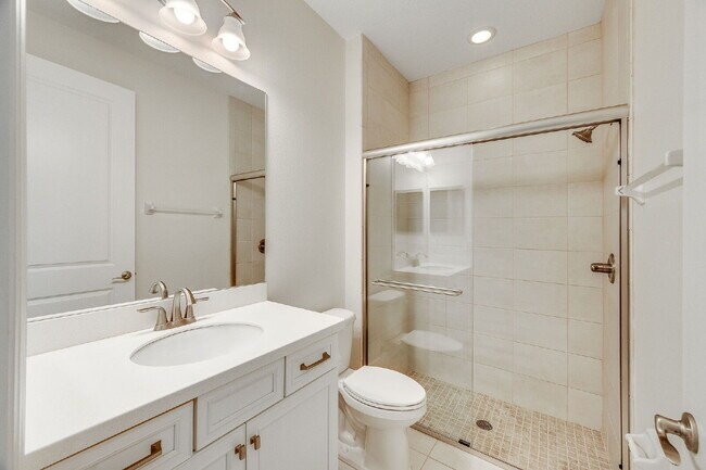 Building Photo - Loren Cove Villa