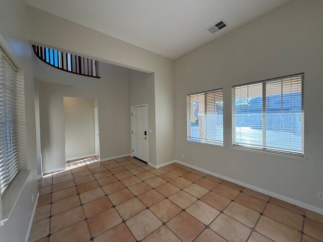 Building Photo - 5 bedrooms located in Redbridge Gated Community!